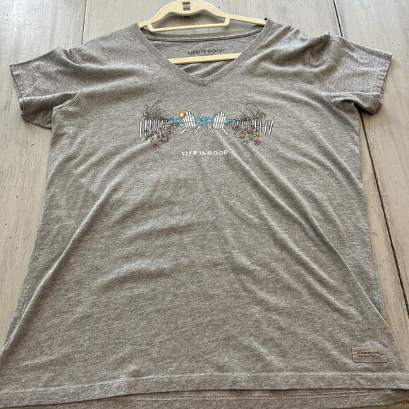 Life Is Good Gray Beach Chairs V Neck Crusher Tee T Shirt Women’s Sz L - Picture 1 of 8